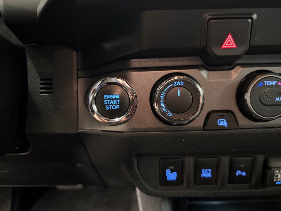 Used 2023 Toyota Tacoma TRD Off-Road w/ Technology Package AWD/4WD image 24