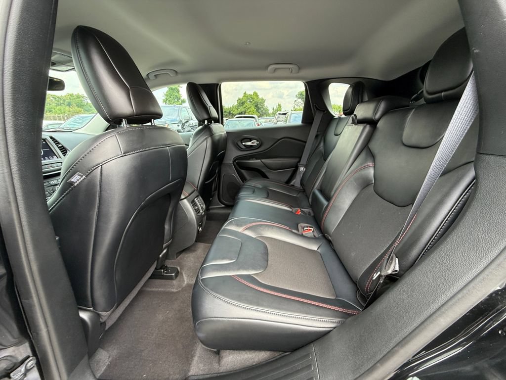 Used 2022 Jeep Cherokee Trailhawk AWD/4WD image 24