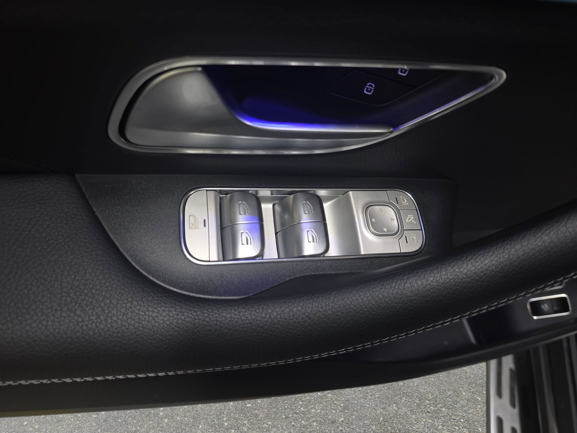Used 2024 Mercedes-Benz GLE 450e 4MATIC image 27