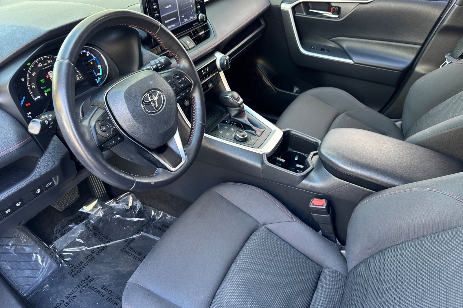 Used 2022 Toyota RAV4 SE w/ Weather & Moonroof Package AWD/4WD image 4