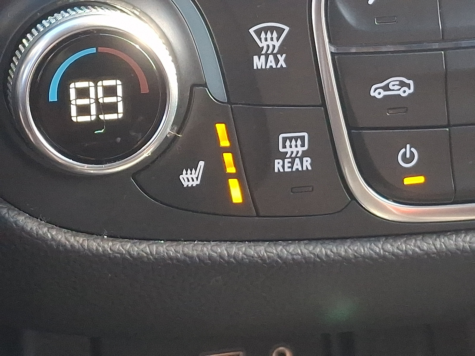 Used 2024 Chevrolet Equinox LT FWD image 25