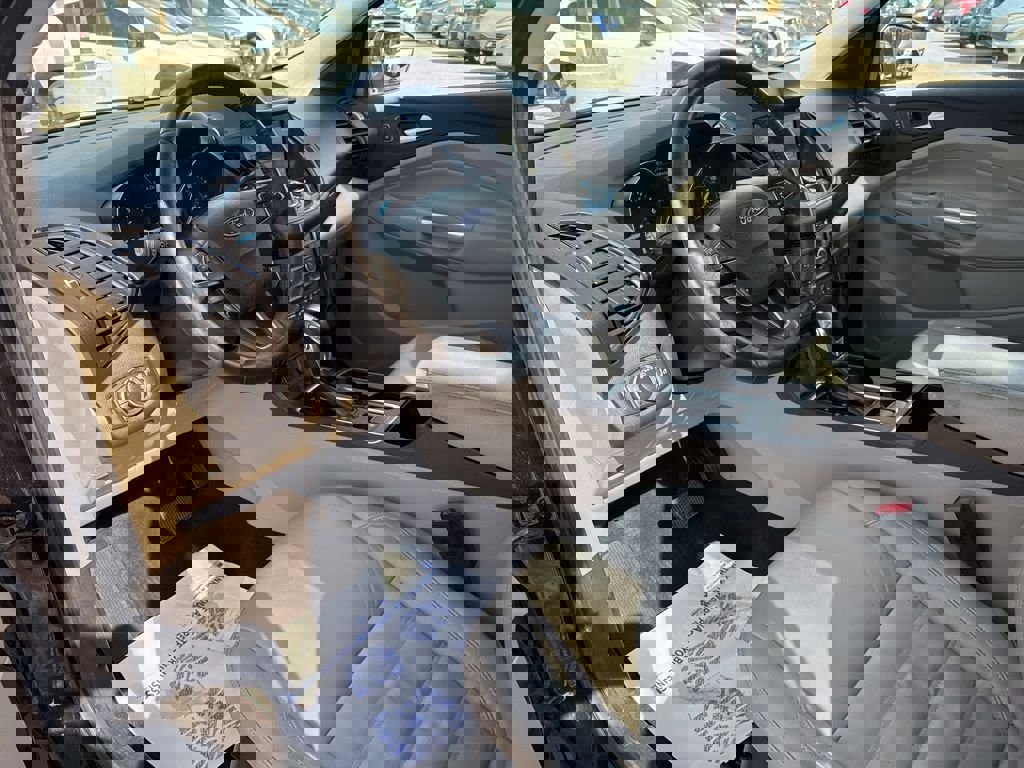 Used 2019 Ford Escape Titanium image 19