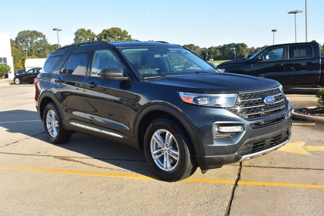 Used 2022 Ford Explorer XLT w/ Equipment Group 202A image 3