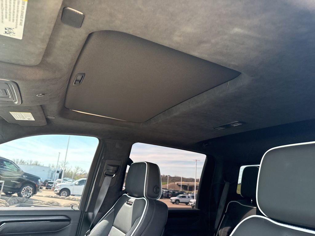 Used 2025 GMC Sierra 2500 AT4X image 18