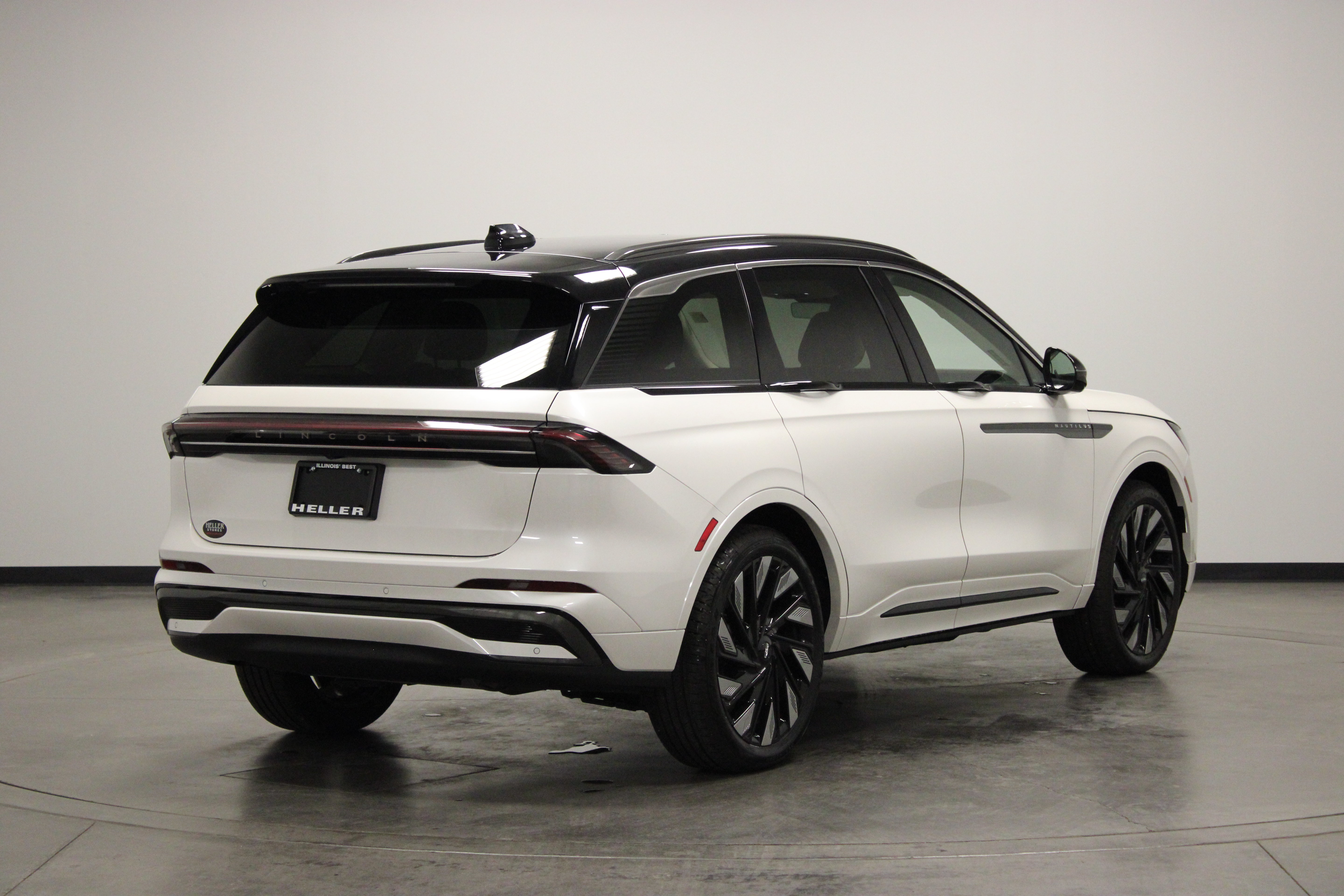 Used 2026 Lincoln Nautilus Black Label AWD/4WD image 8