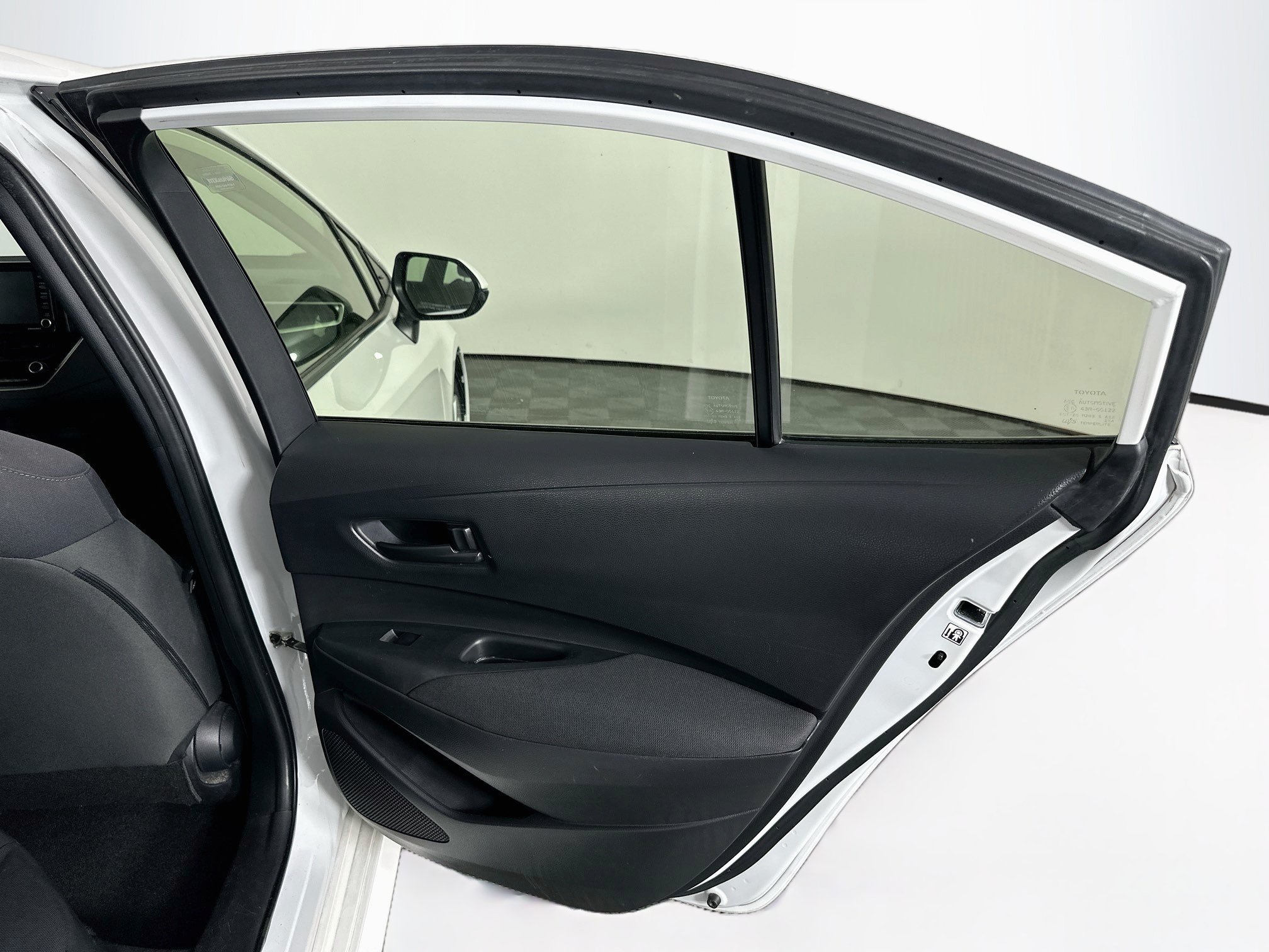 Used 2022 Toyota Corolla LE FWD image 28