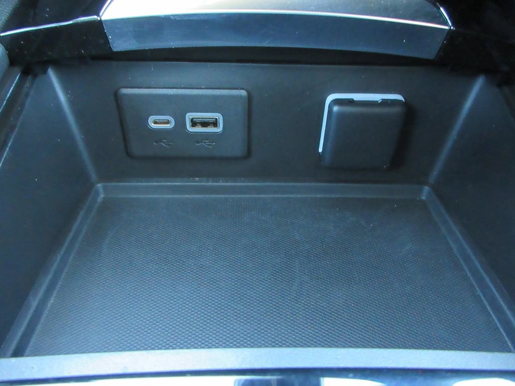 Certified 2021 Buick Envision Preferred w/ Sport Touring Package image 31