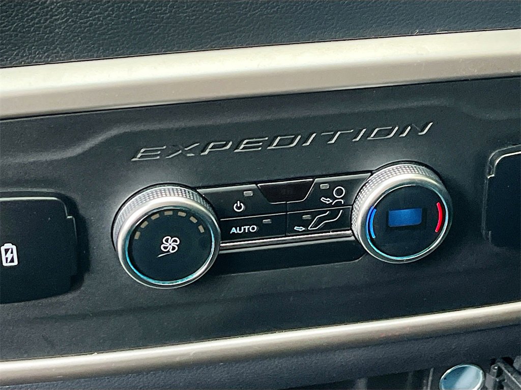 Used 2024 Ford Expedition XLT image 26