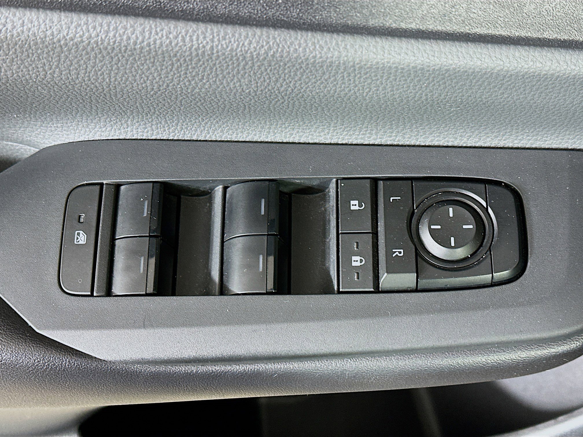 Used 2024 Toyota Prius LE image 15