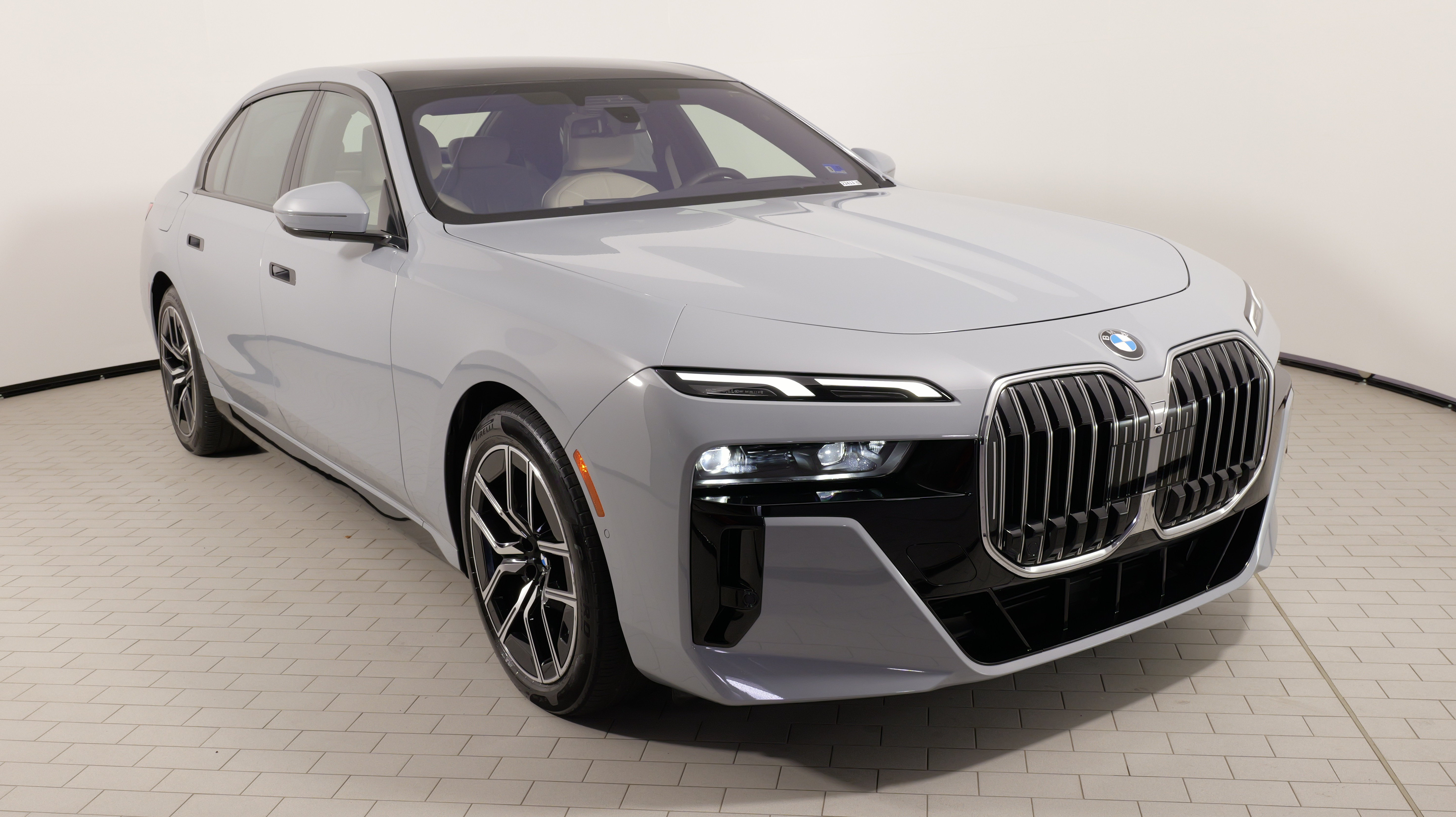 Used 2023 BMW 760i xDrive AWD/4WD image 7