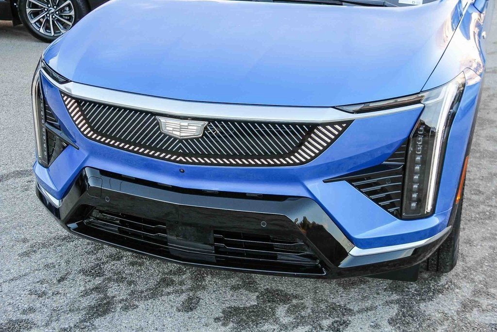 New 2026 Cadillac Optiq Luxury 2 image 11