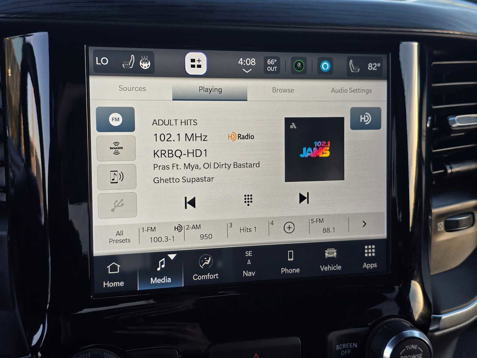 Used 2024 RAM 1500 Laramie image 31