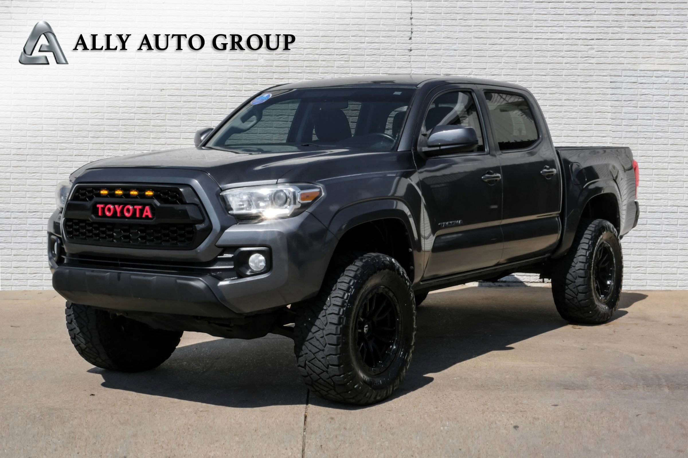 Used 2016 Toyota Tacoma SR5 w/ Towing Package