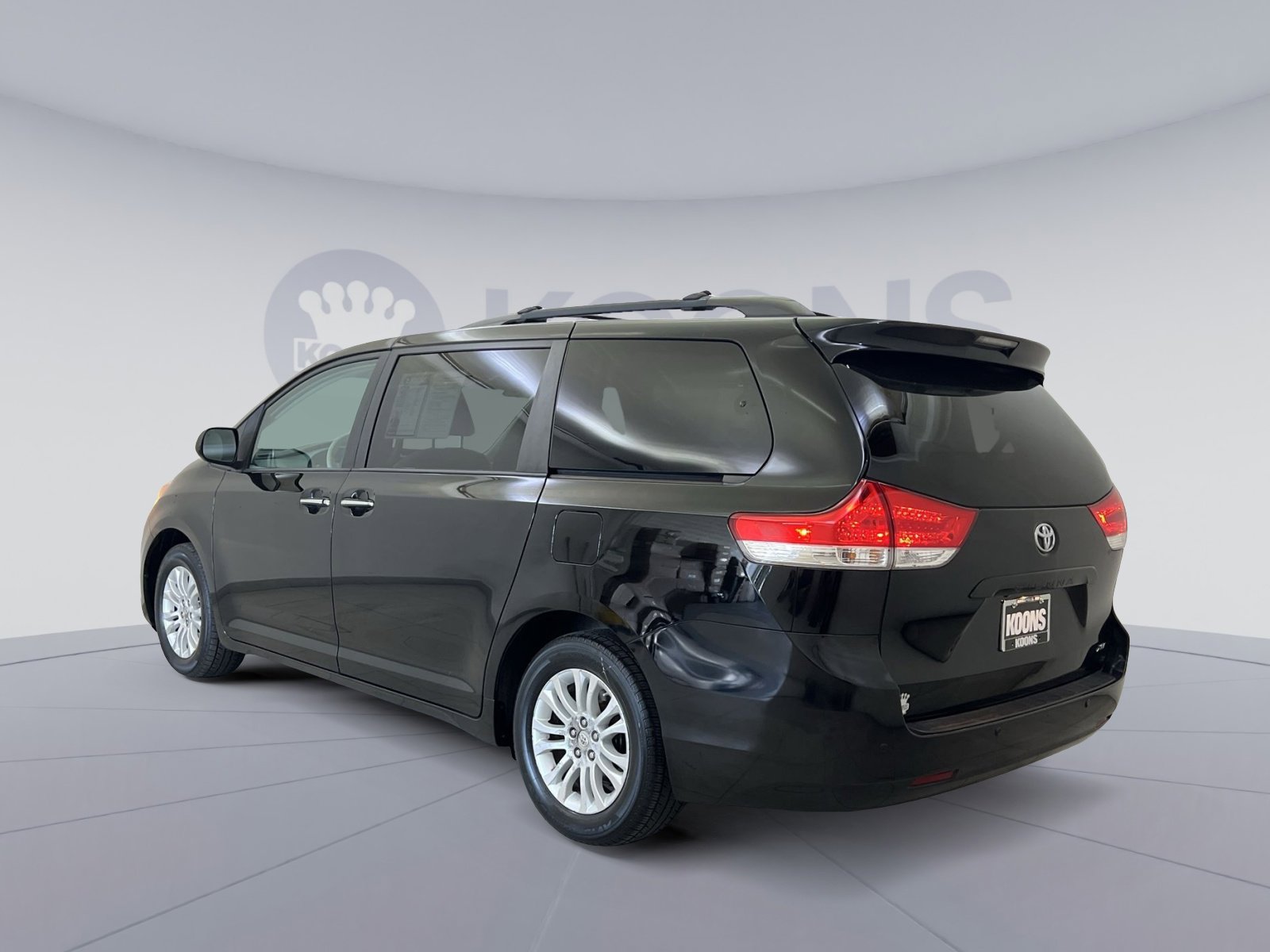 Used 2013 Toyota Sienna XLE image 7