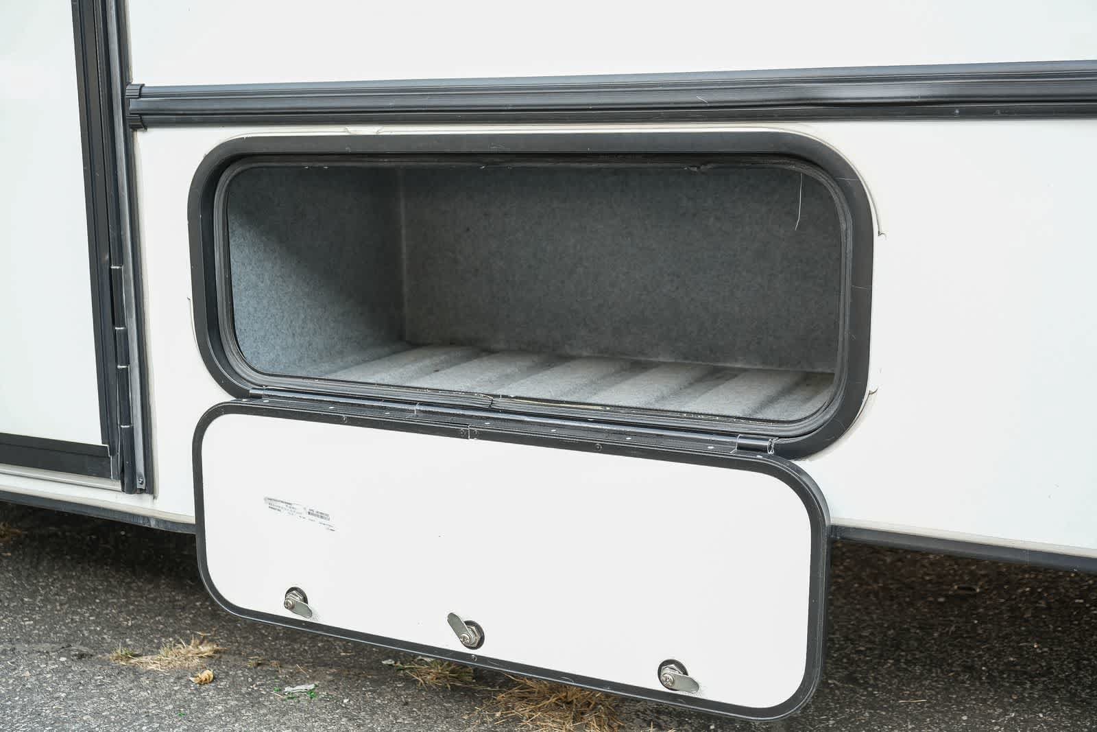 Used 2023 Ford E-450 and Econoline 450 Super Duty w/ Motorhome Prep Package RWD image 37