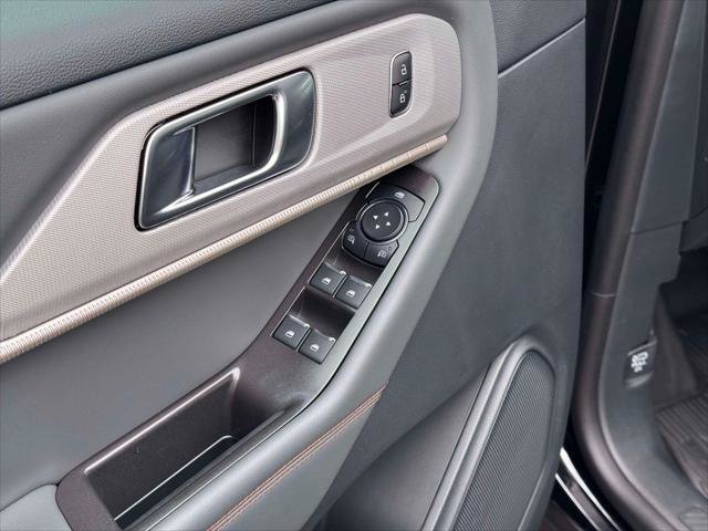 Used 2026 Ford Explorer Active AWD/4WD image 18