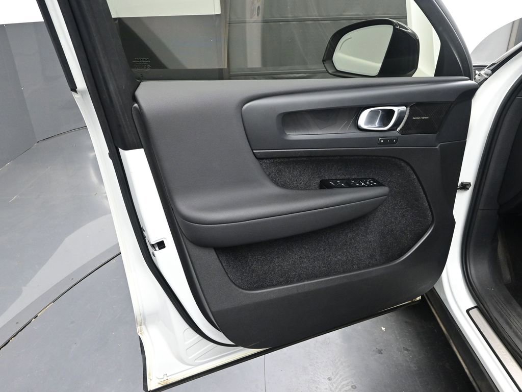 Used 2022 Volvo C40 P8 Recharge Ultimate image 12
