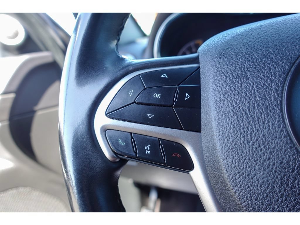 Used 2018 Jeep Grand Cherokee Altitude RWD image 15