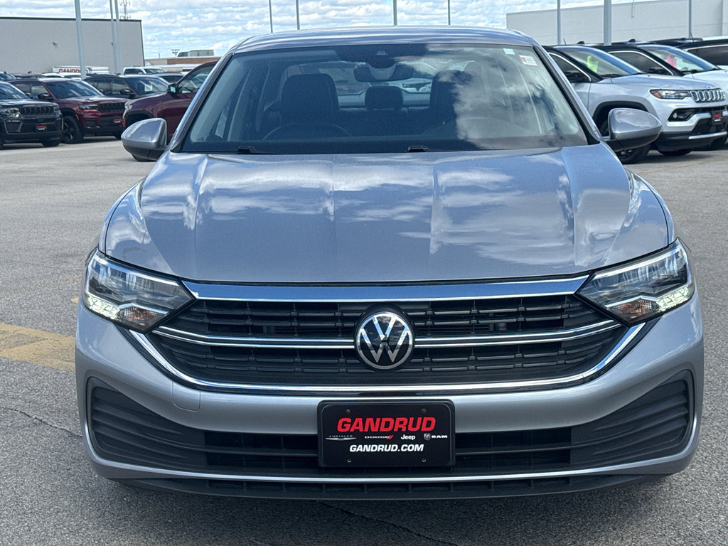 Used 2022 Volkswagen Jetta SE FWD image 3
