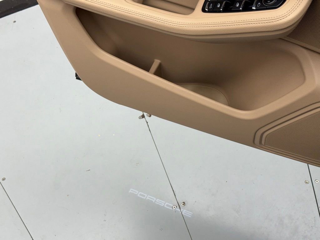 Used 2025 Porsche Macan image 22