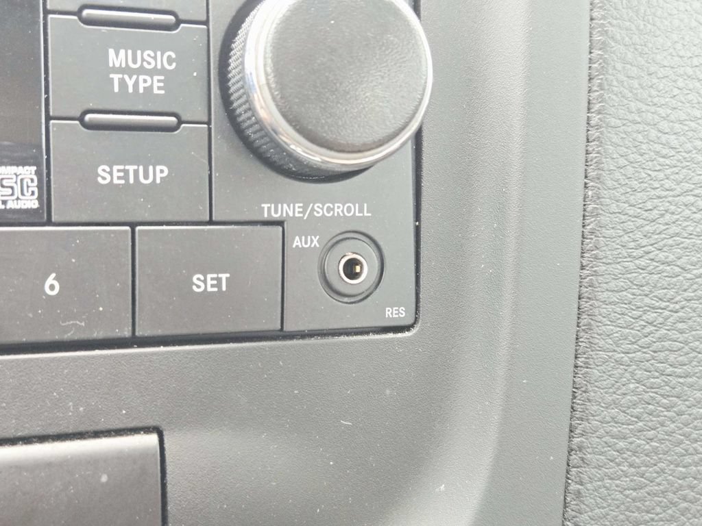Used 2013 Dodge Avenger SXT FWD image 26