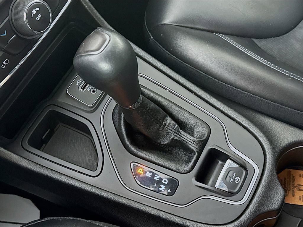 Used 2019 Jeep Cherokee Latitude Plus image 19