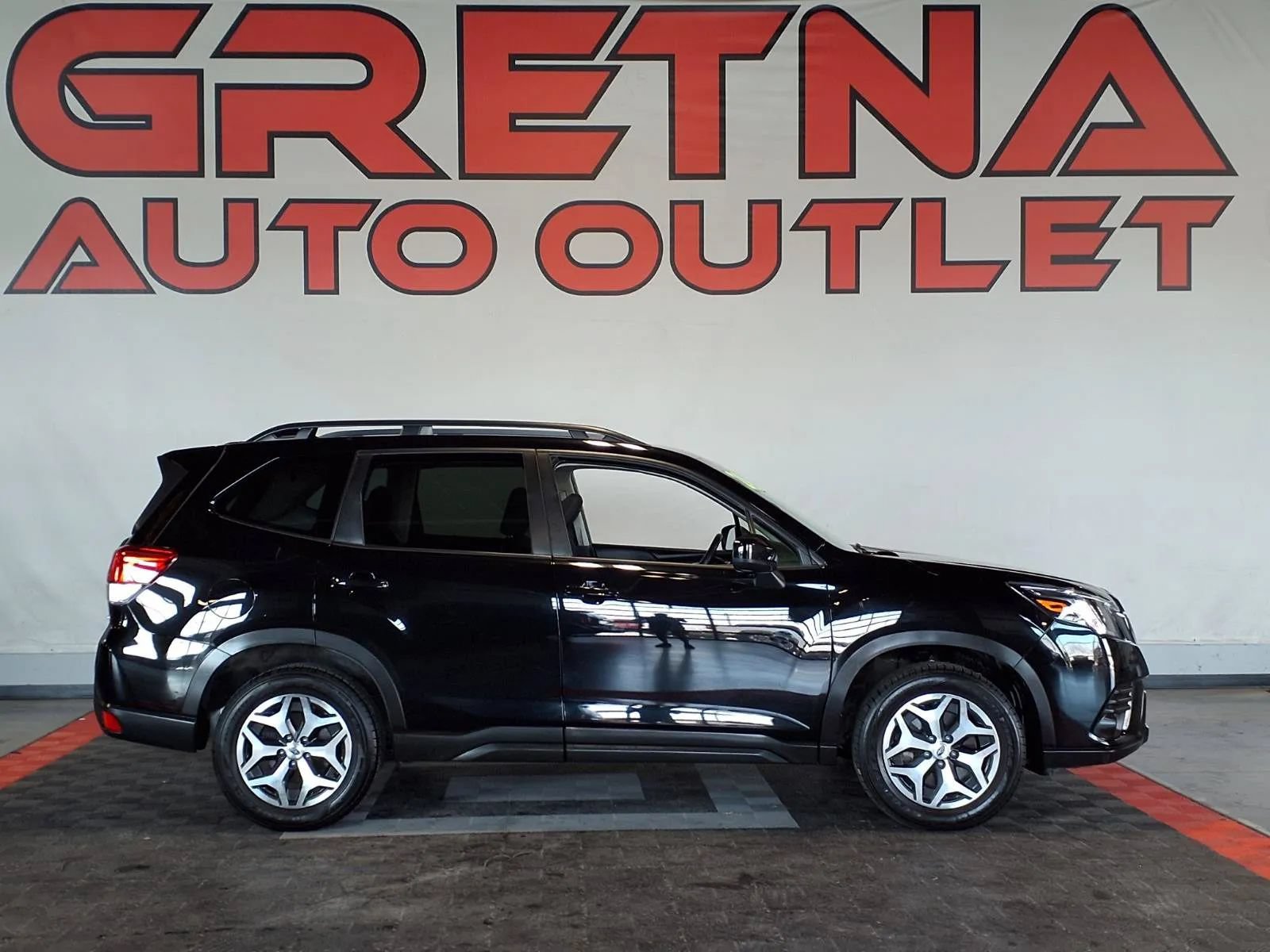 Used 2024 Subaru Forester Premium AWD/4WD image 1