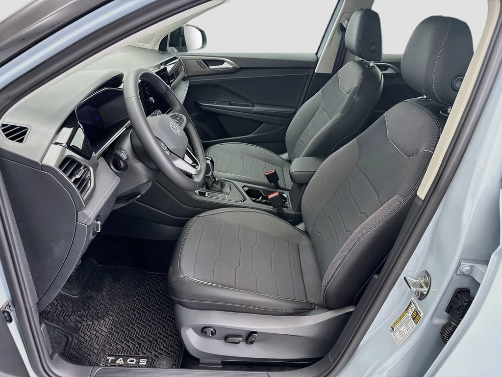 New 2026 Volkswagen Taos SE FWD image 17