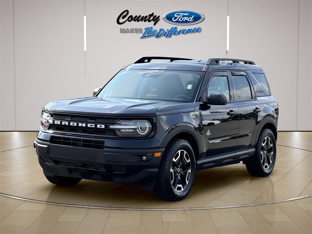 Used 2023 Ford Bronco Sport Outer Banks w/ Tech Package image 2