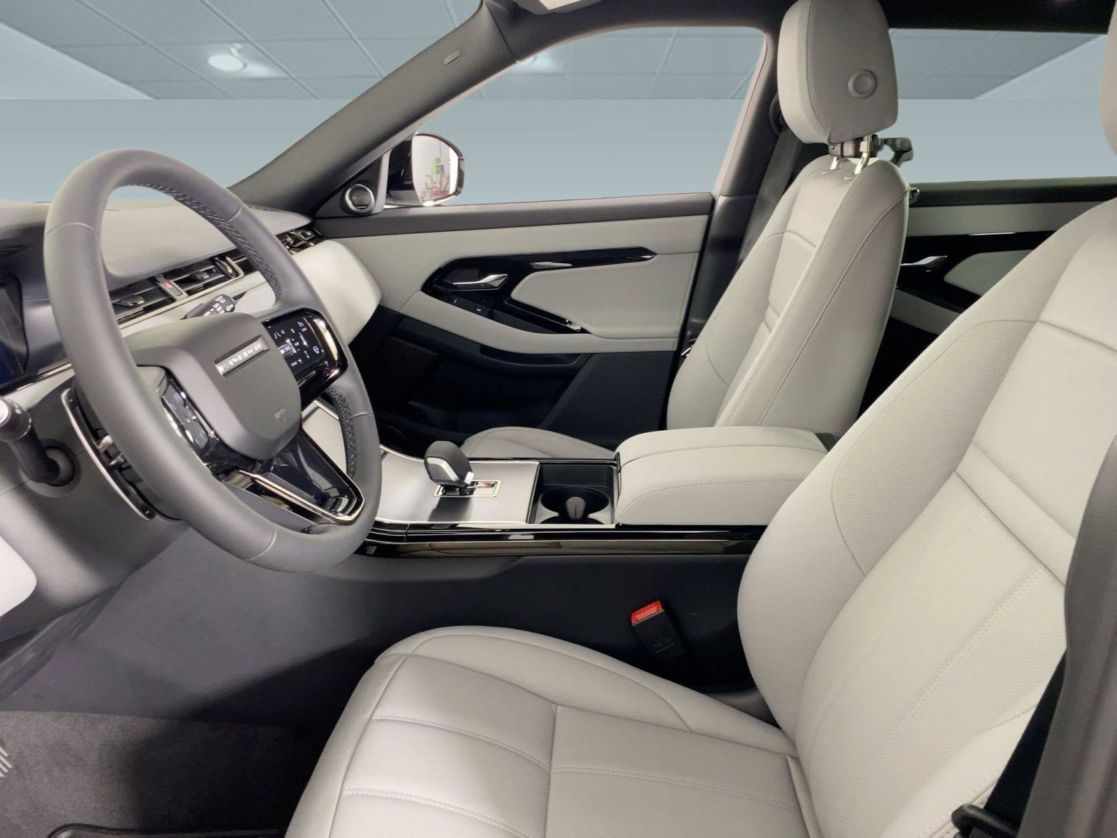 Used 2026 Land Rover Range Rover Evoque S AWD/4WD image 4