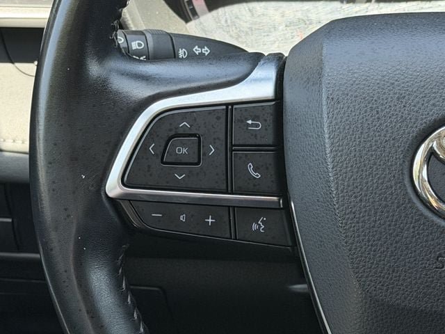 Used 2021 Toyota Highlander LE FWD image 13