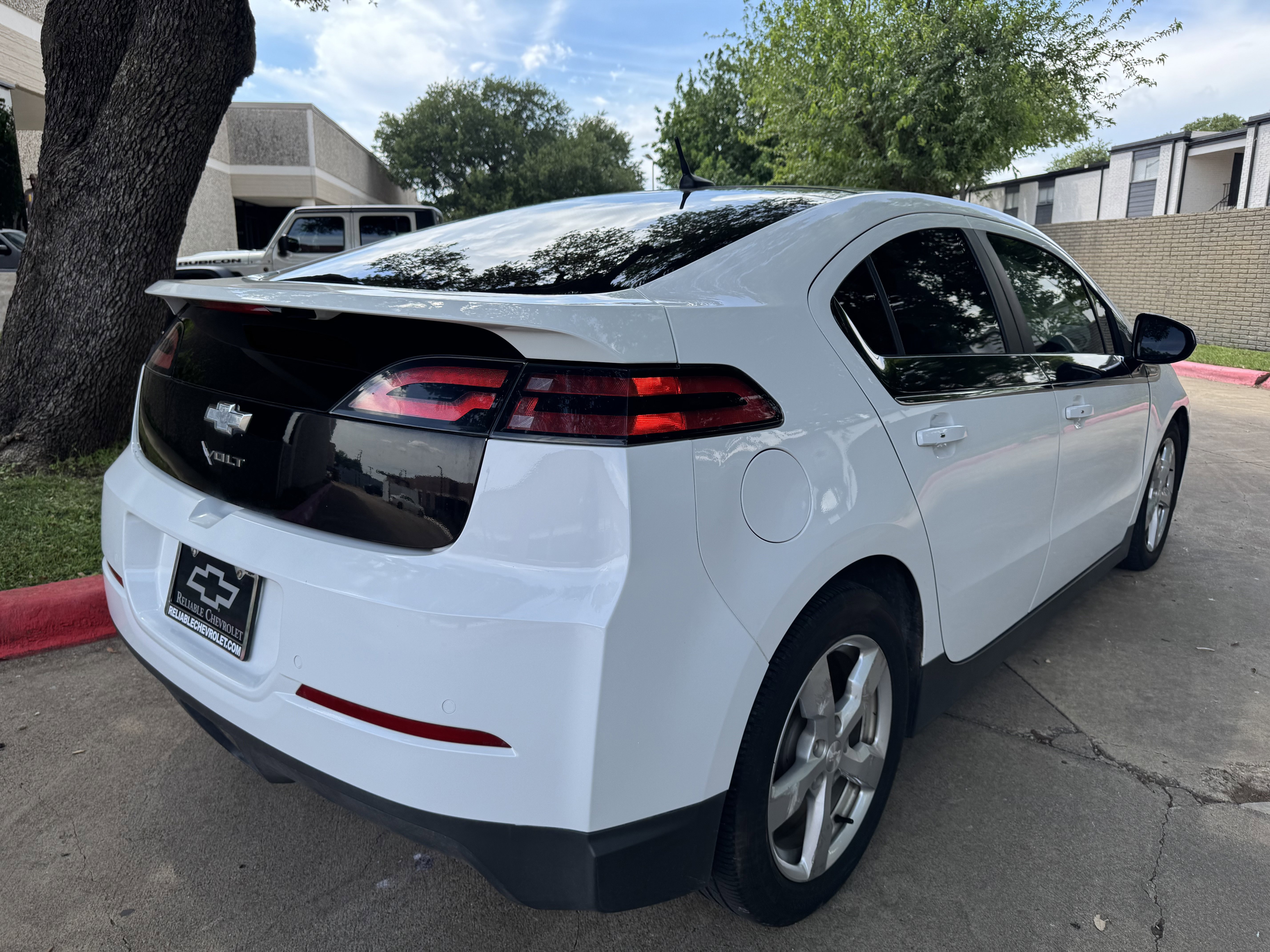 Used 2012 Chevrolet Volt FWD image 4