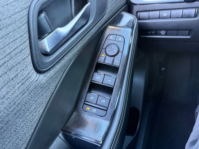 Used 2023 Nissan Rogue SV image 18