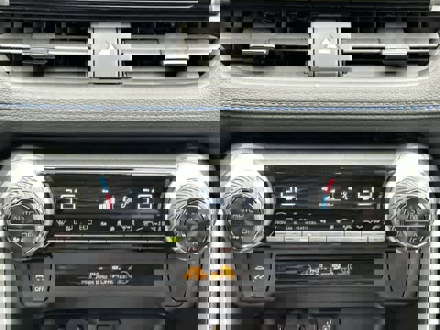 Used 2025 Toyota RAV4 SE image 14