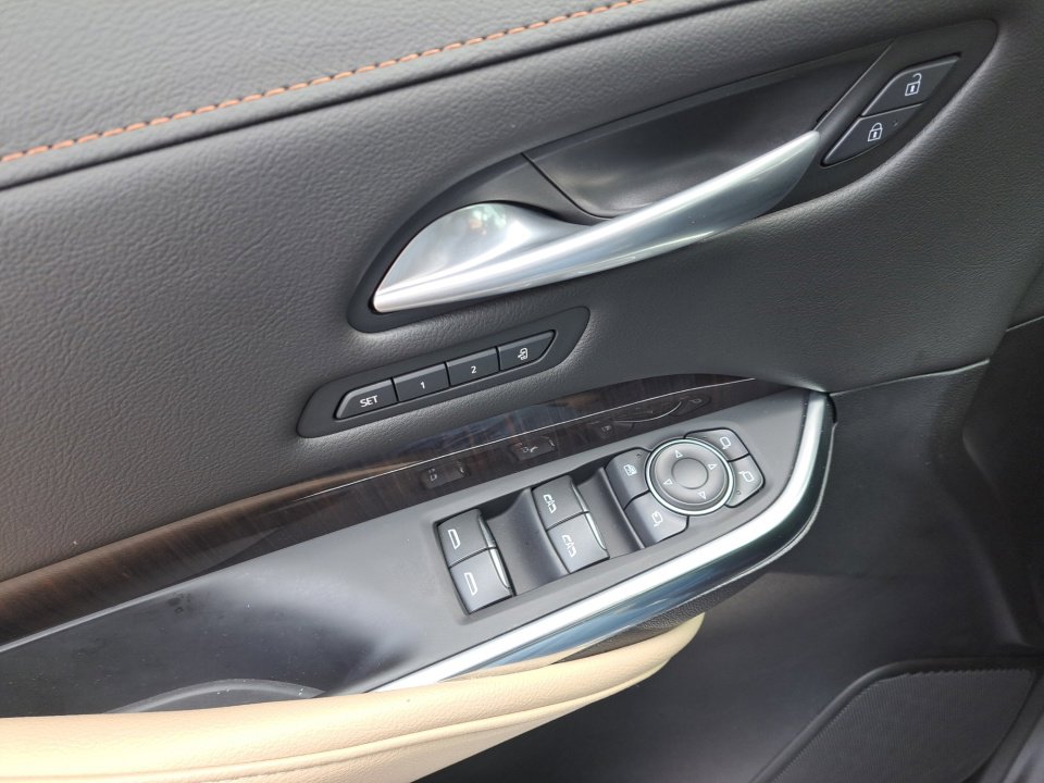 Used 2025 Cadillac XT4 Premium Luxury w/ Cold Weather Package FWD image 32