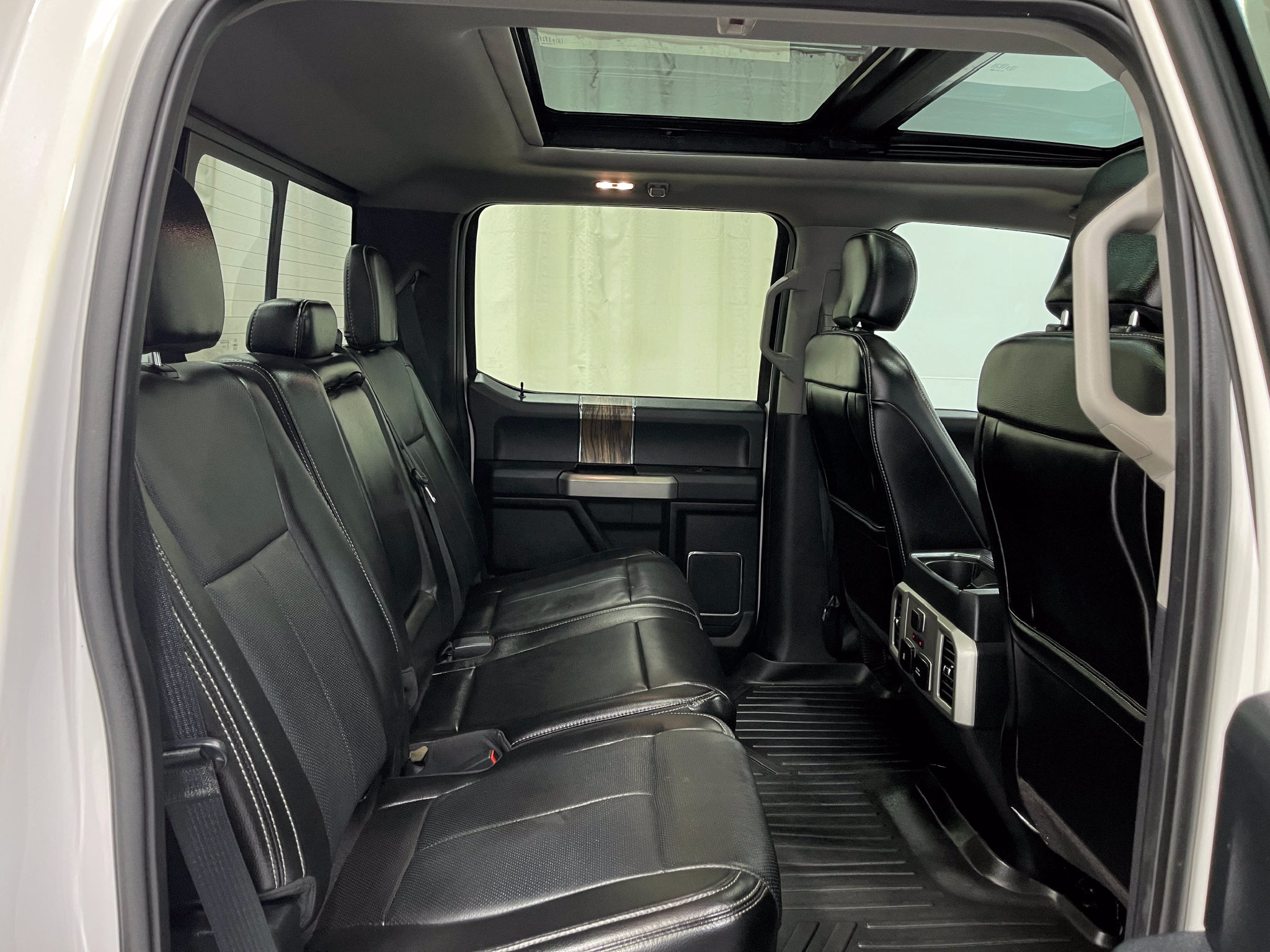 Used 2018 Ford F150 Lariat w/ Equipment Group 502A Luxury AWD/4WD image 31