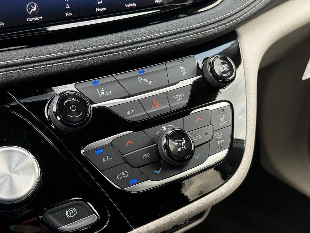 Used 2024 Chrysler Pacifica Limited FWD image 20