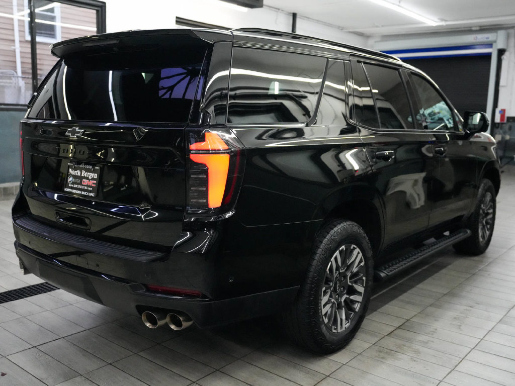 Used 2025 Chevrolet Tahoe Z71 w/ Comfort Package AWD/4WD image 8
