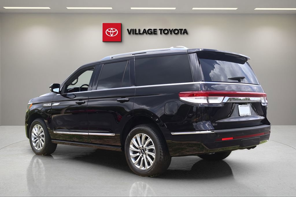 Used 2024 Lincoln Navigator Premiere AWD/4WD image 3