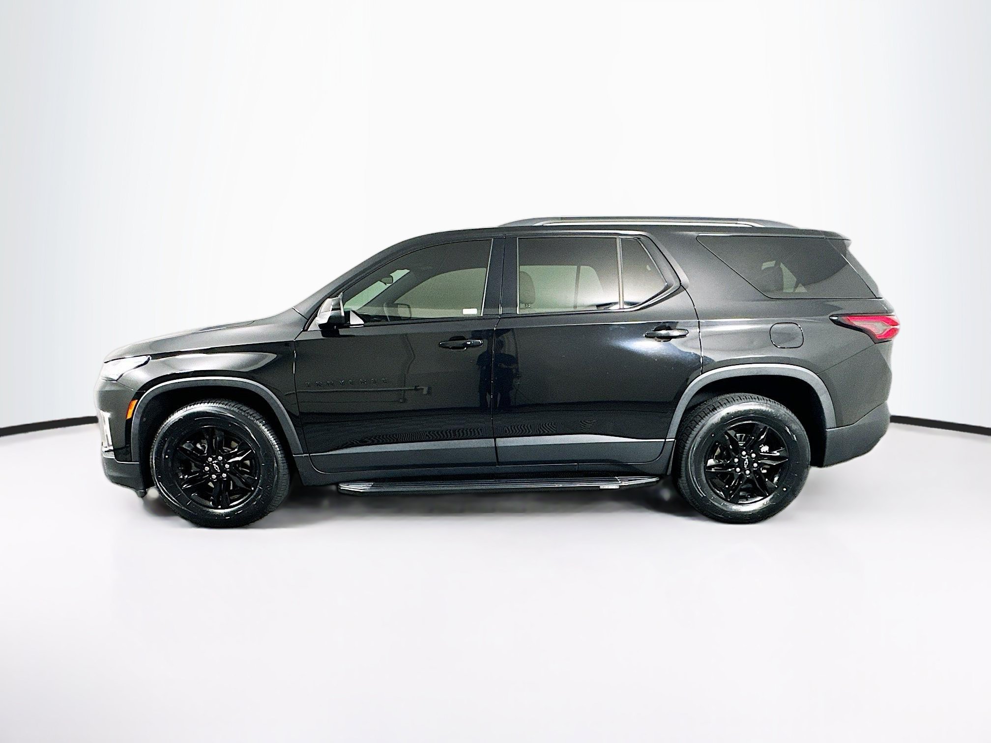 Used 2022 Chevrolet Traverse LS w/ Midnight/Sport Edition FWD image 4