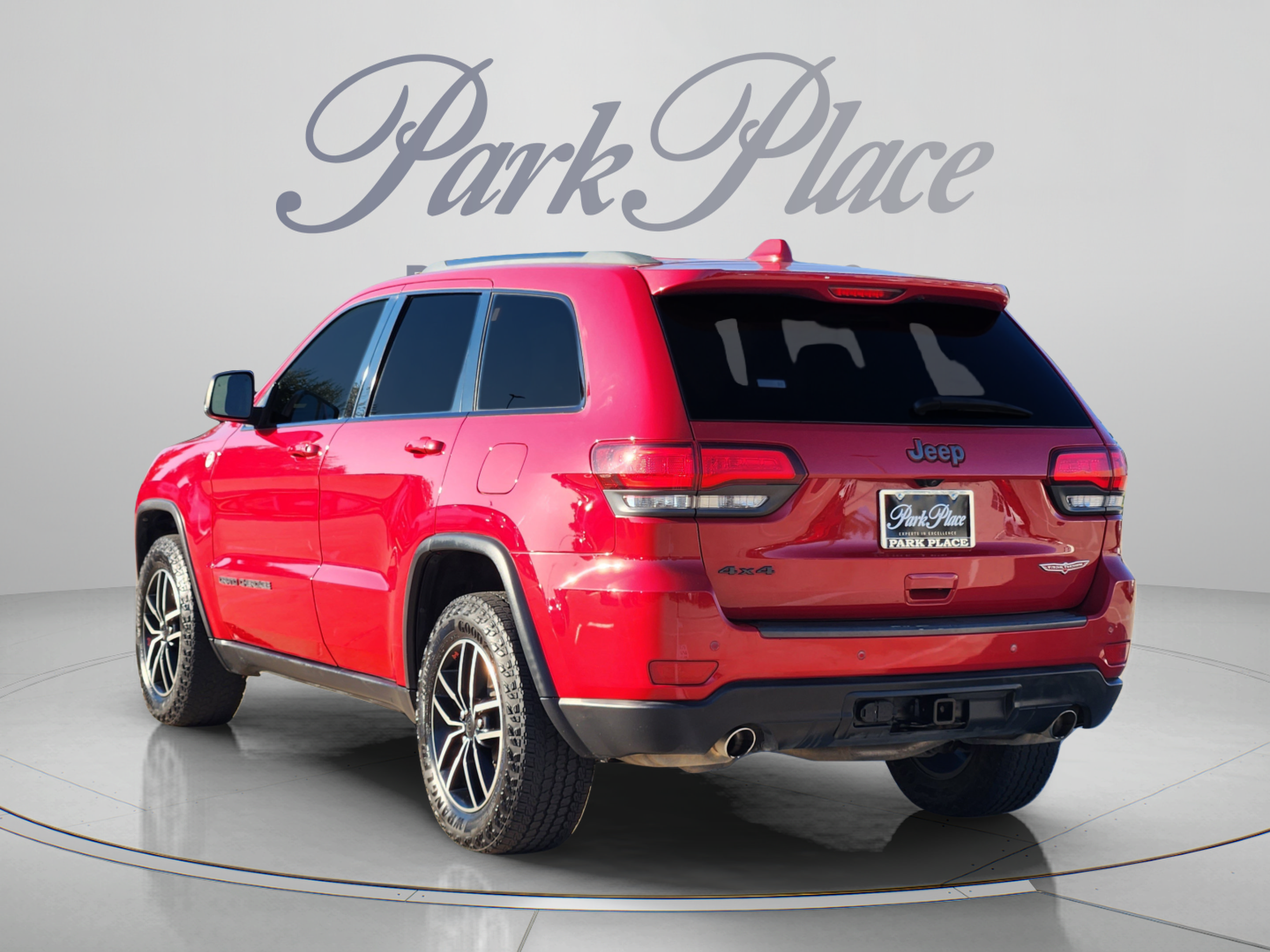 Used 2020 Jeep Grand Cherokee Trailhawk AWD/4WD image 3