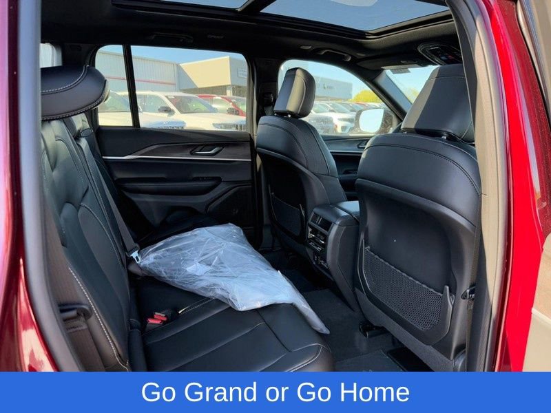 New 2025 Jeep Grand Cherokee Limited image 6