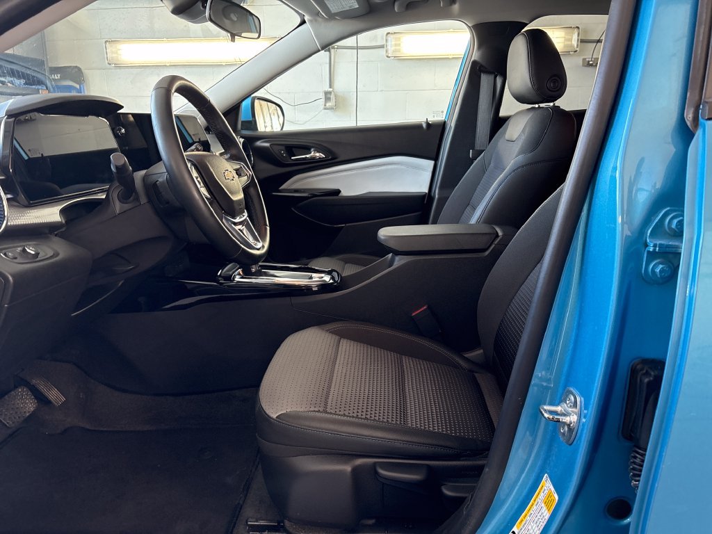 Used 2025 Chevrolet Trax LT w/ Driver Confidence Package FWD image 14