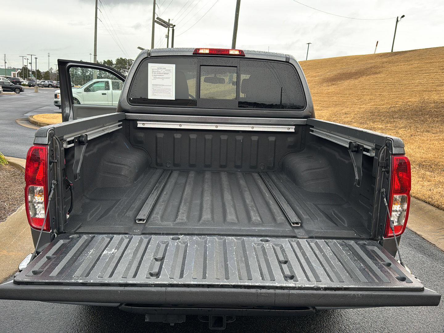 Used 2020 Nissan Frontier SV image 28