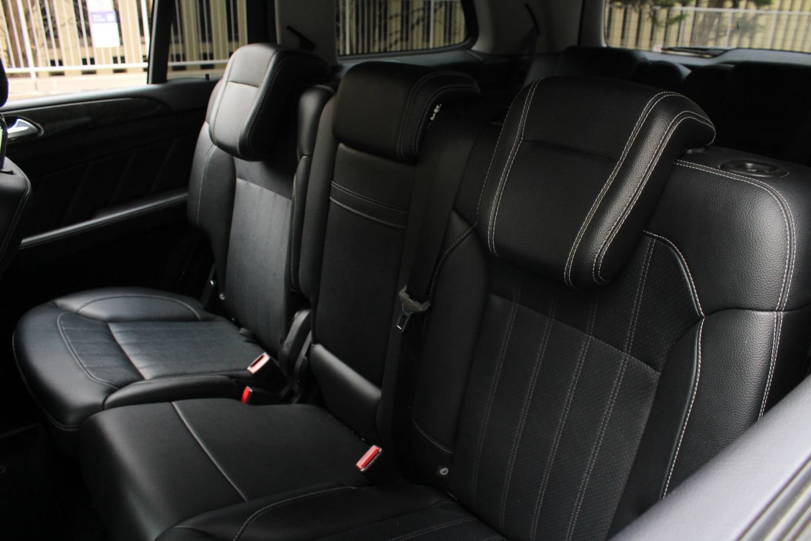 Used 2016 Mercedes-Benz GL 320 BlueTEC 4MATIC w/ Premium I Package image 18