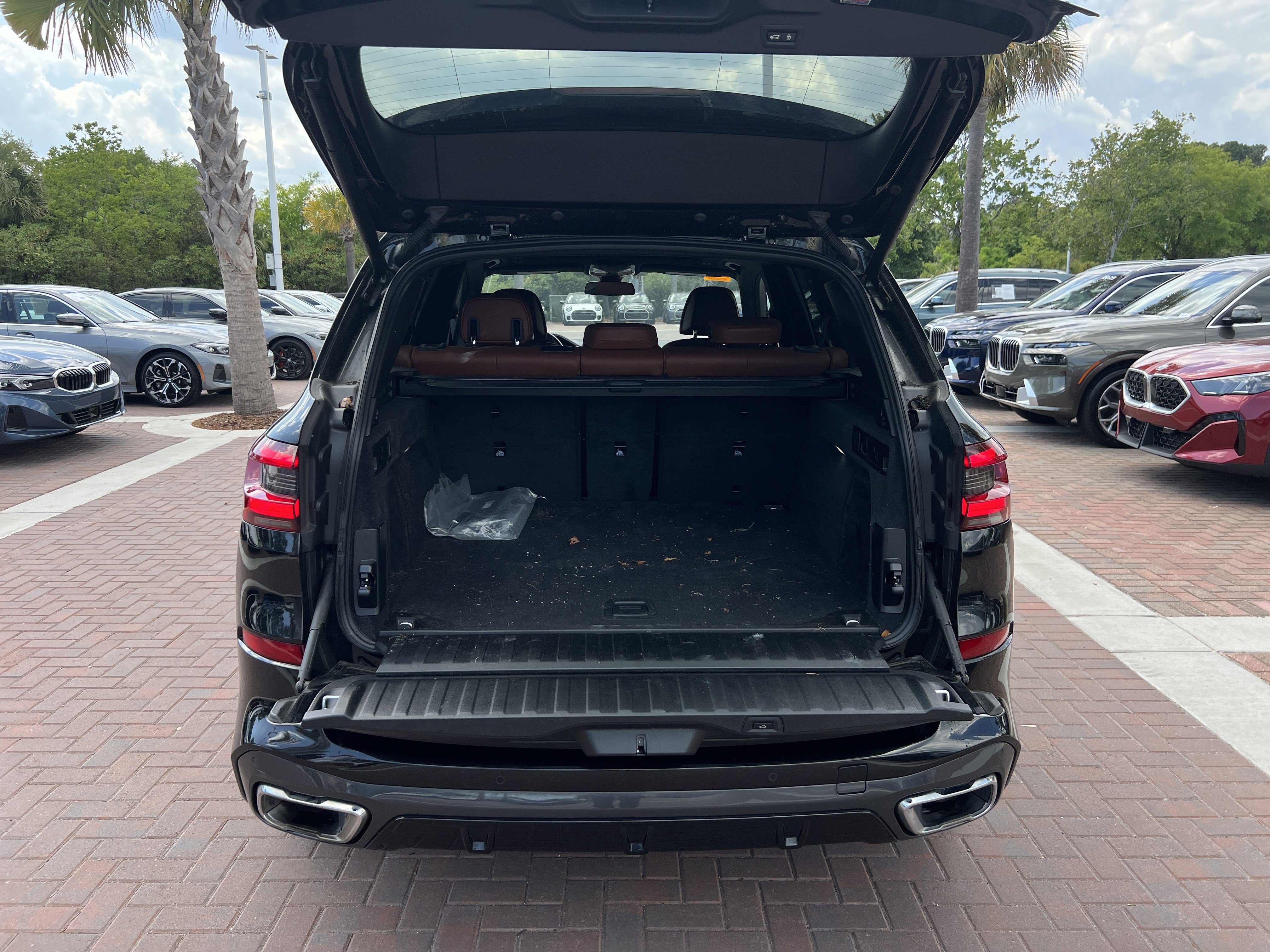 Certified 2022 BMW X5 xDrive40i w/ M Sport Package AWD/4WD image 32