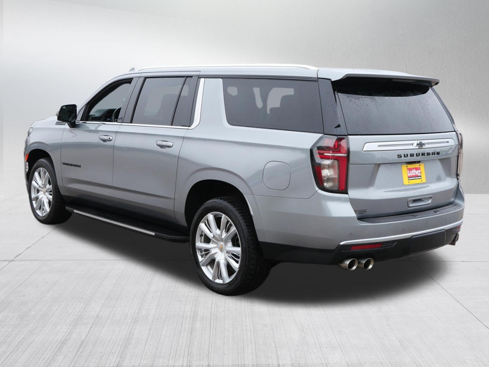 Used 2024 Chevrolet Suburban High Country w/ Max Trailering Package AWD/4WD image 5