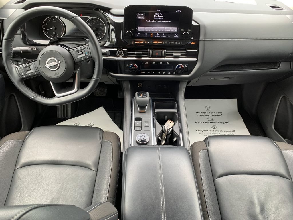 Used 2023 Nissan Pathfinder SL AWD/4WD image 16