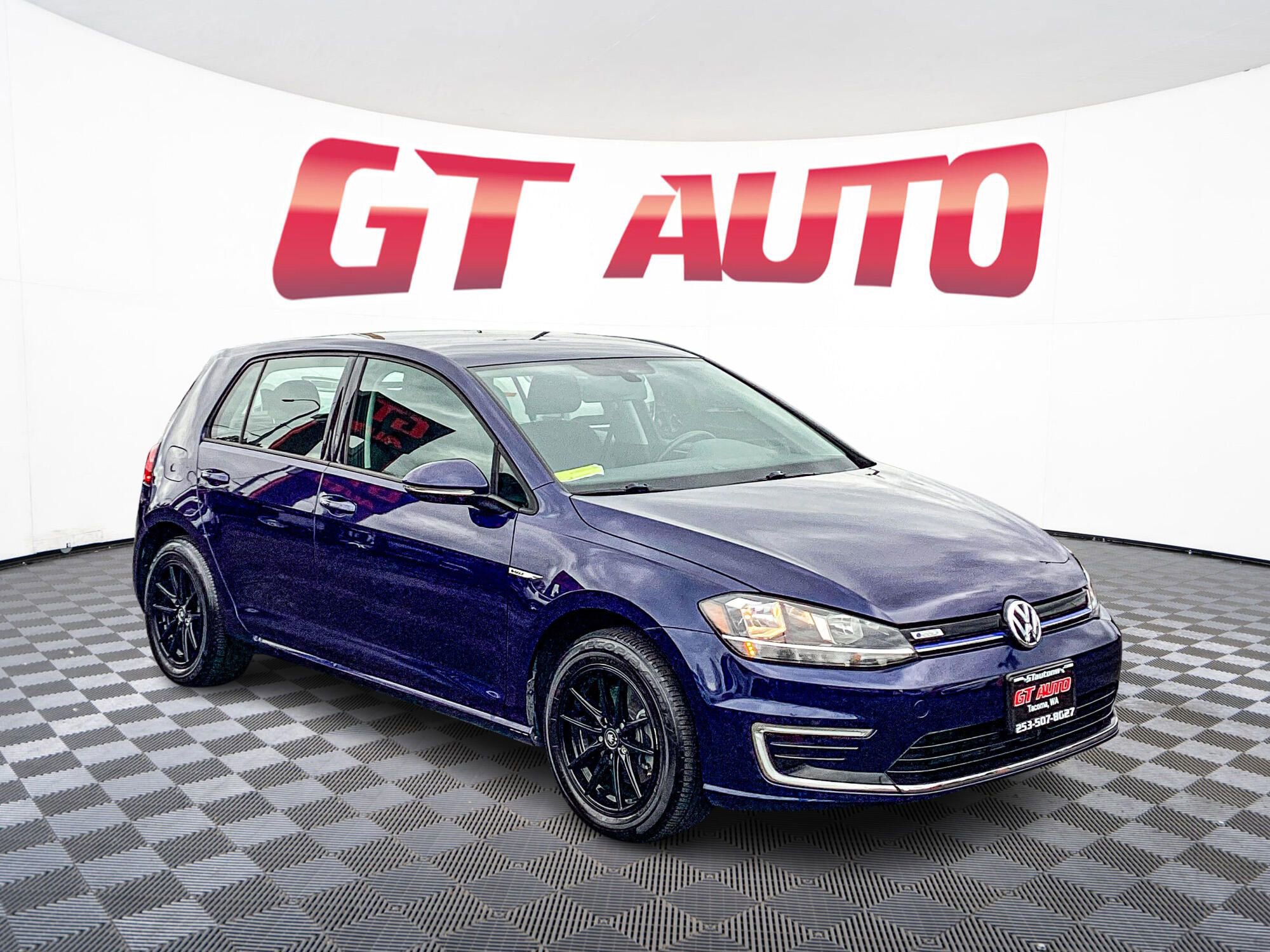 Used 2019 Volkswagen e-Golf SE w/ Driver Assistance Package