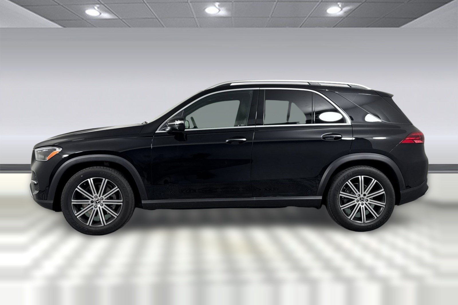 Used 2025 Mercedes-Benz GLE 350 4MATIC image 2